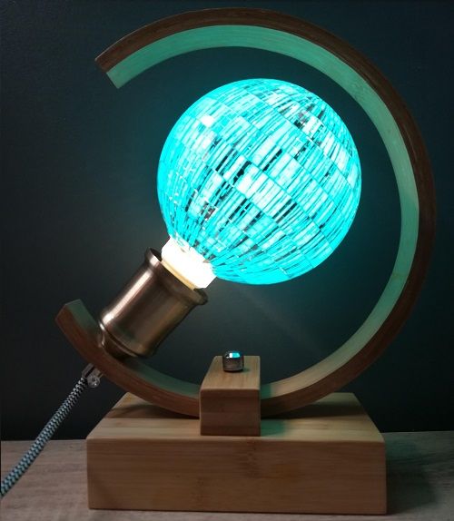 Ampoule MOZAIC Bleue Globe LED boule a facette
